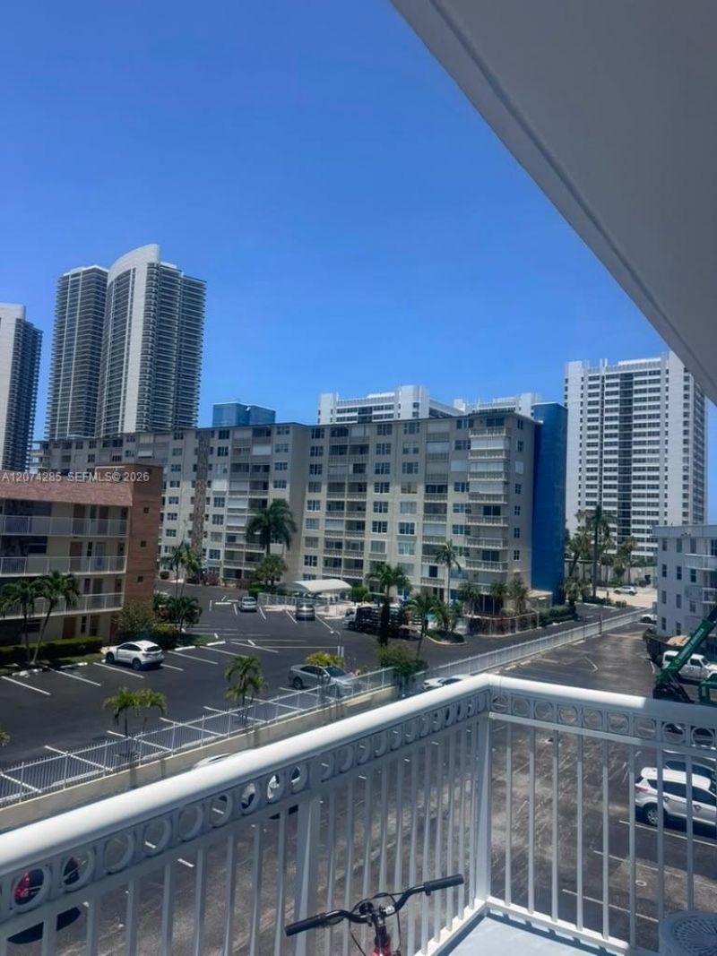1913 S Ocean Dr, Unit 422, Hallandale Beach, FL 33009 Photo