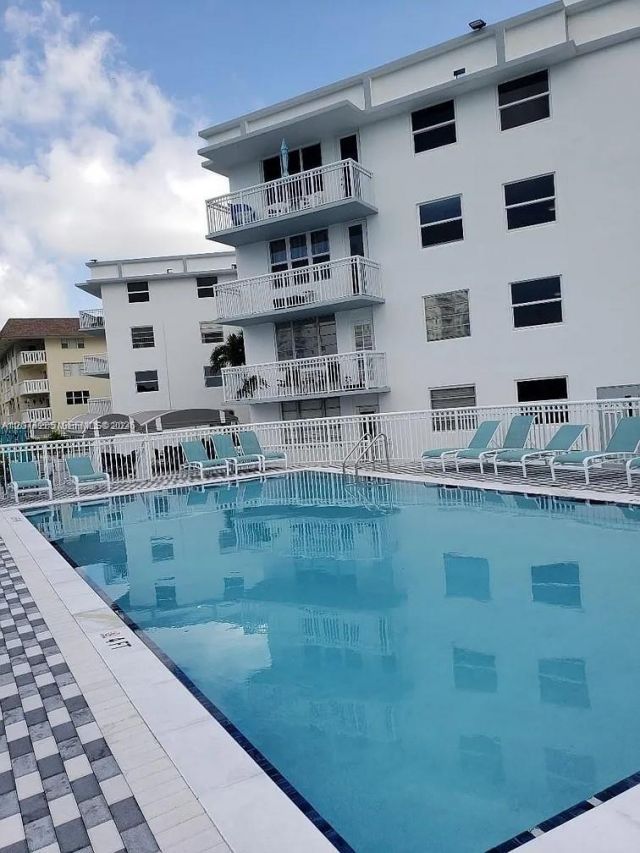 1913 S Ocean Dr, Unit 422, Hallandale Beach, FL 33009 Photo