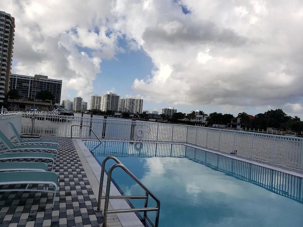 1913 S Ocean Dr, Unit 422, Hallandale Beach, FL 33009 Photo
