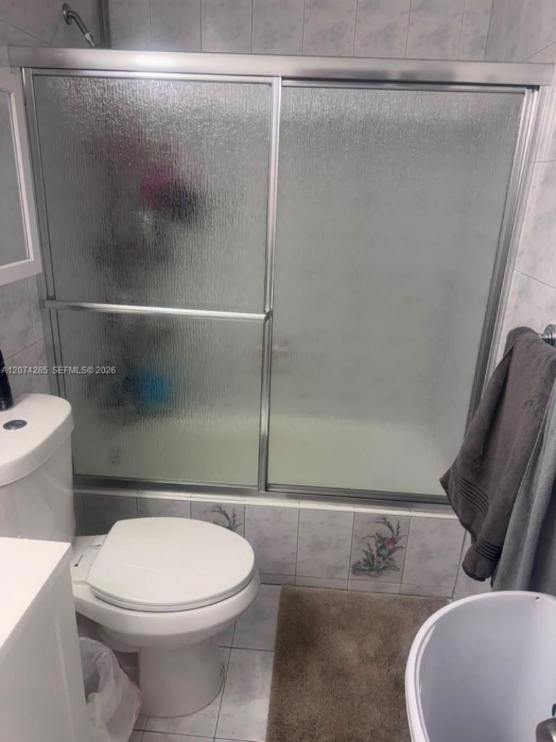 1913 S Ocean Dr, Unit 422, Hallandale Beach, FL 33009 Photo