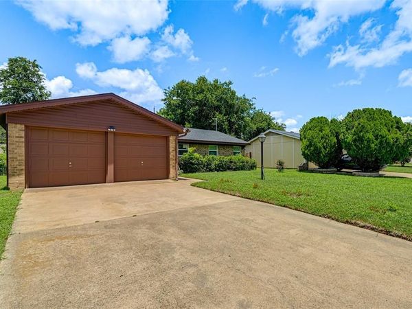 2009 Meadow Glen, Irving, TX 75060