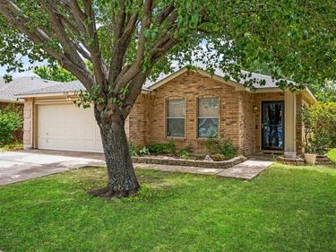 2120 Shawnee Trail, Fort Worth, TX 76247