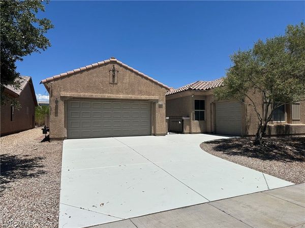 5728 Flying Birdie Avenue , Las Vegas, NV 89122