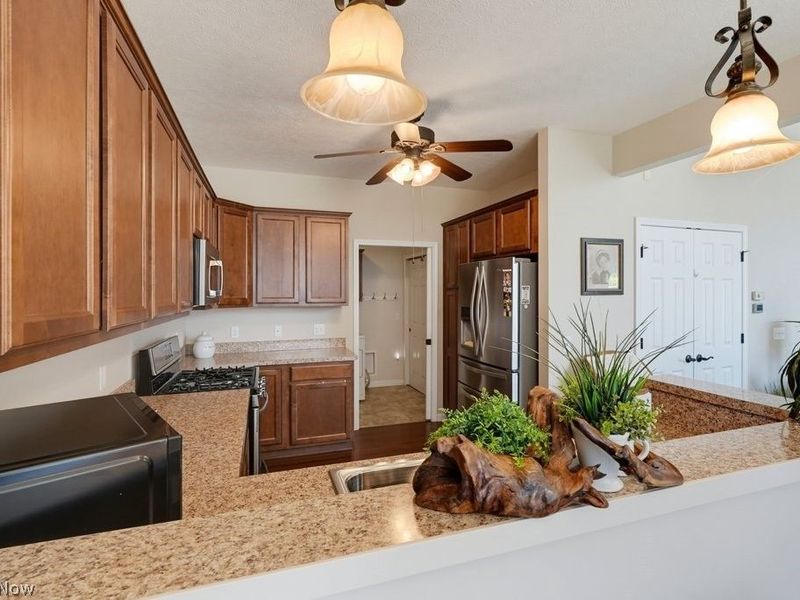 568 Hyannis Port Circle, Avon Lake, OH 44012 Photo 10