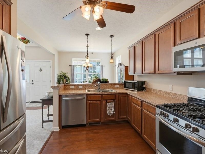 568 Hyannis Port Circle, Avon Lake, OH 44012 Photo 14