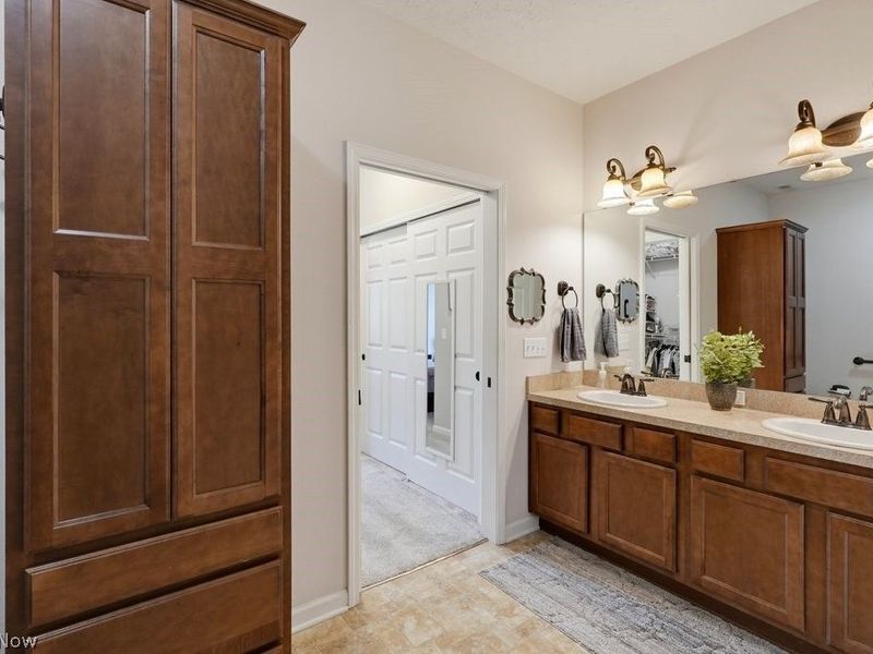 568 Hyannis Port Circle, Avon Lake, OH 44012 Photo 18