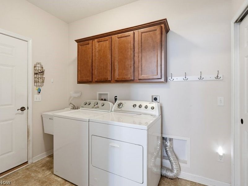 568 Hyannis Port Circle, Avon Lake, OH 44012 Photo 24