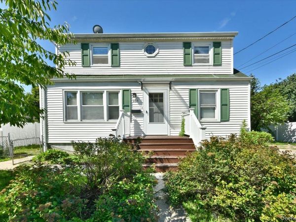 265 S Delaware Avenue , Lindenhurst, NY 11757