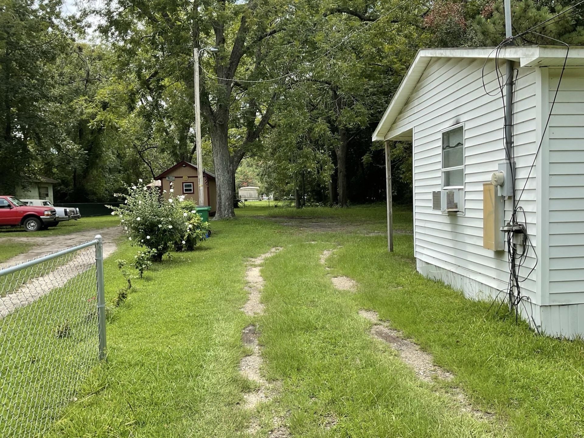 1819 Gilbert Ln. Photo 4