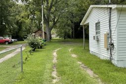 1819 Gilbert Ln. photo 4