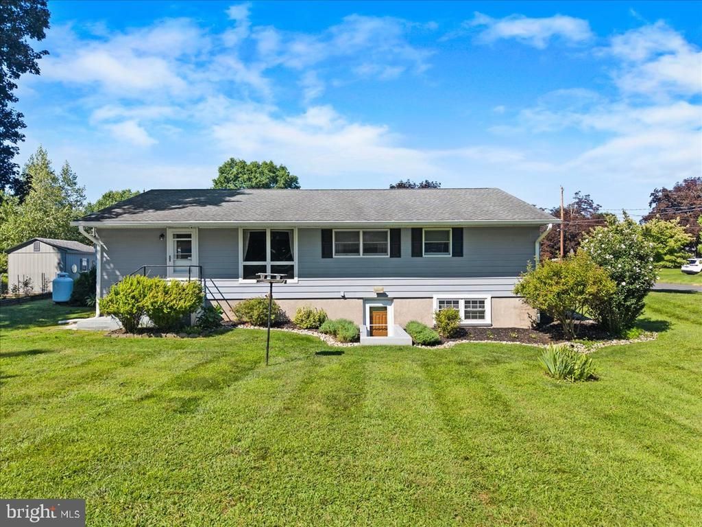 200 HUSTON AVENUE, STROUDSBURG, PA 18360