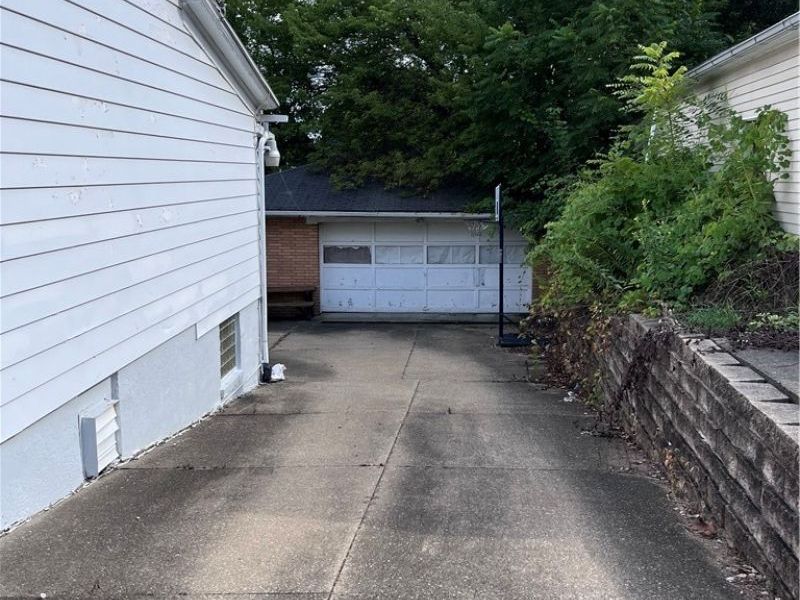 122 21st Street NW, Barberton, OH 44203 Photo 3