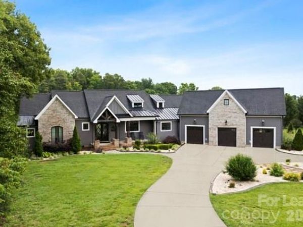 5200 Shoreview Drive , Concord, NC 28025