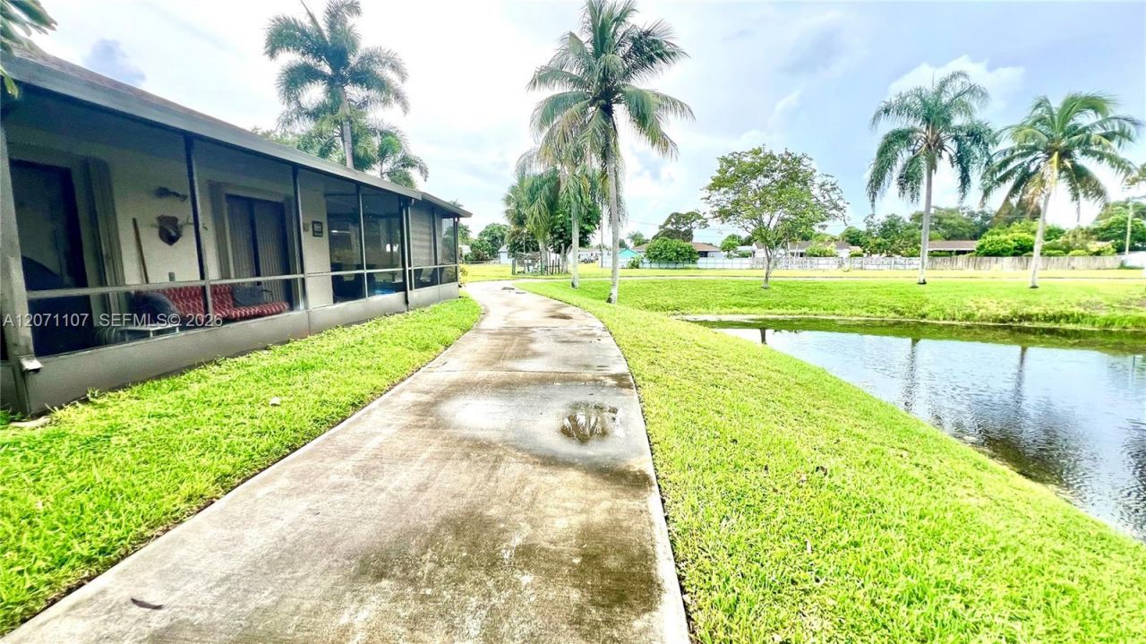 5437 Mendoza St , West Palm Beach, FL 33415 Photo