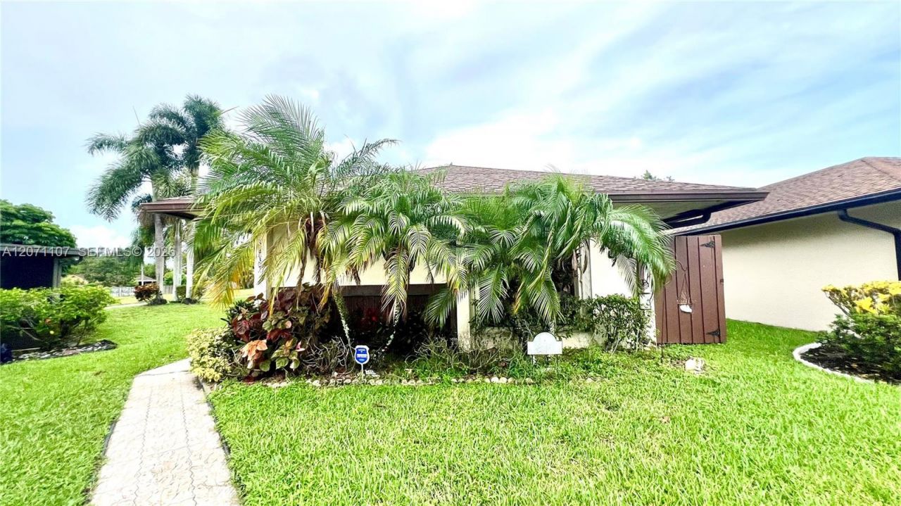 5437 Mendoza St , West Palm Beach, FL 33415 Photo