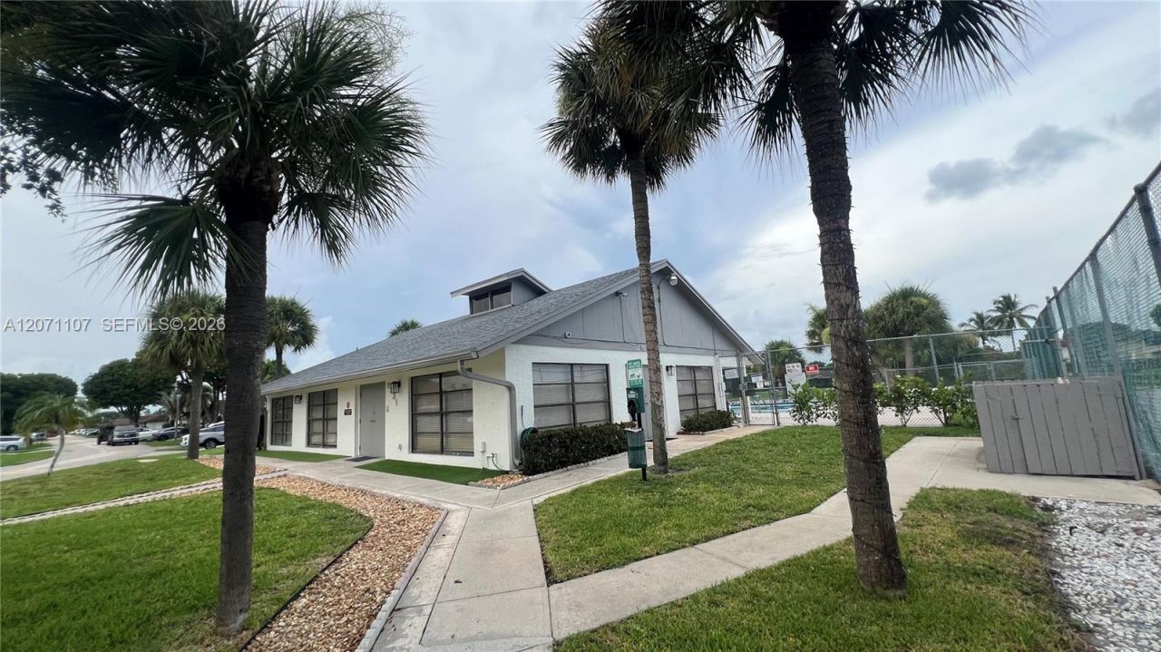 5437 Mendoza St , West Palm Beach, FL 33415 Photo