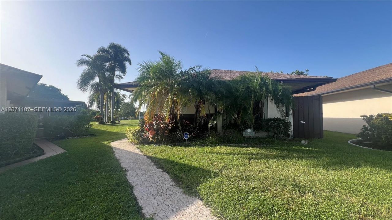 5437 Mendoza St , West Palm Beach, FL 33415 Photo