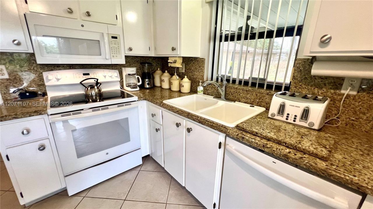 5437 Mendoza St , West Palm Beach, FL 33415 Photo