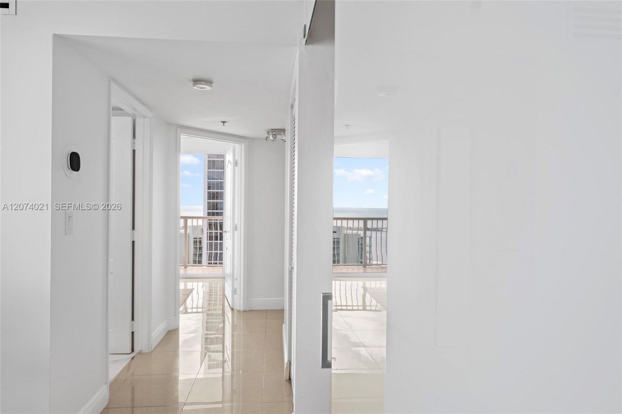 1200 Brickell Bay Dr , Unit 3701, Miami, FL 33131 Photo