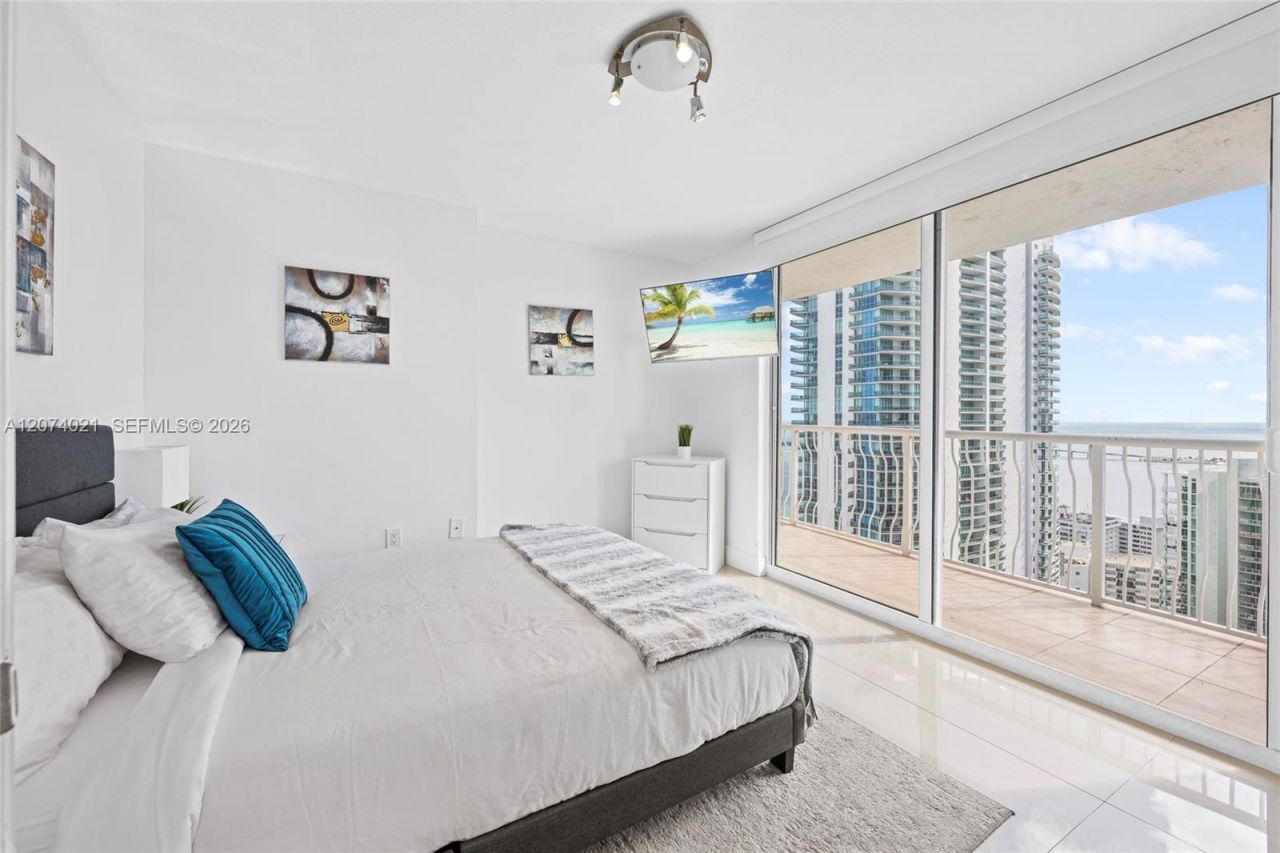 1200 Brickell Bay Dr , Unit 3701, Miami, FL 33131 Photo