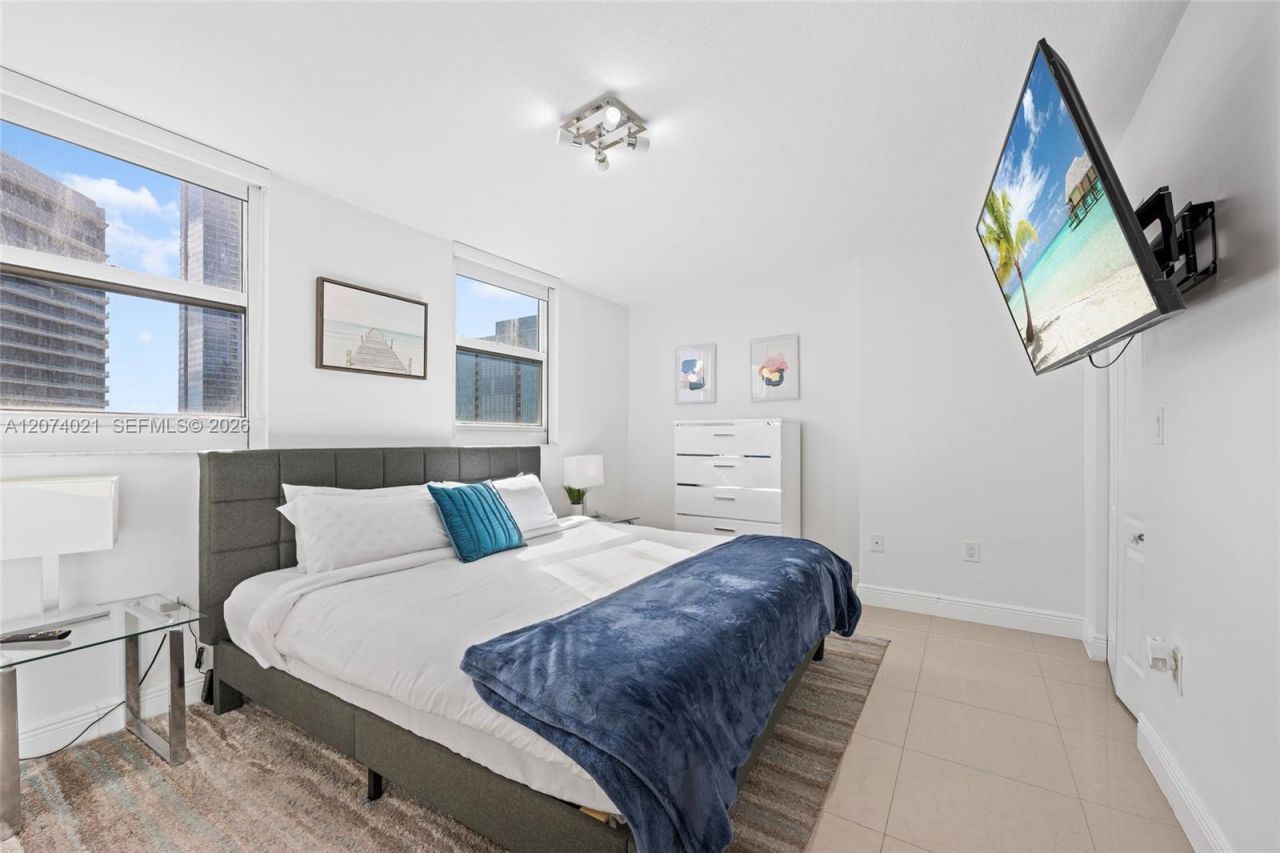 1200 Brickell Bay Dr , Unit 3701, Miami, FL 33131 Photo