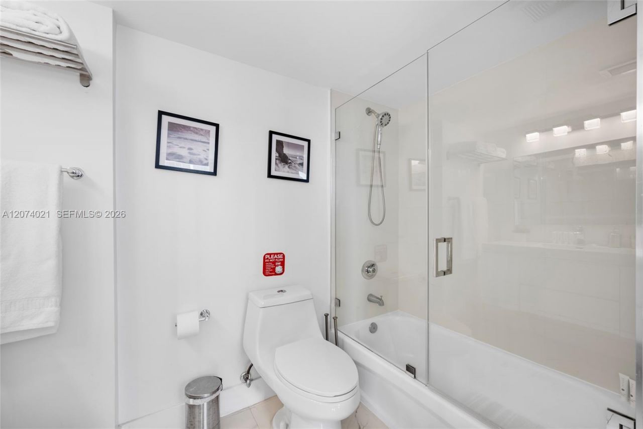 1200 Brickell Bay Dr , Unit 3701, Miami, FL 33131 Photo