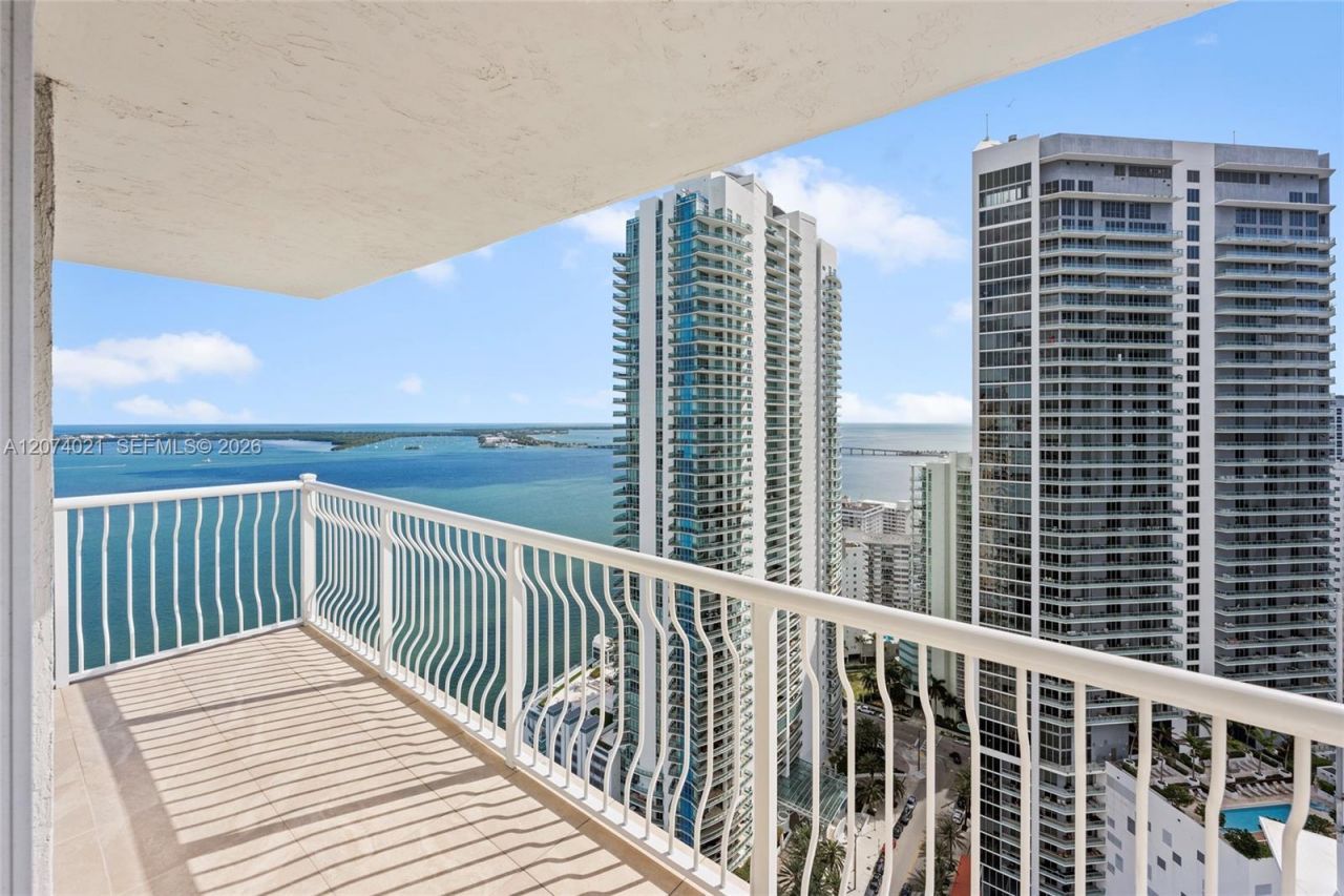 1200 Brickell Bay Dr , Unit 3701, Miami, FL 33131 Photo