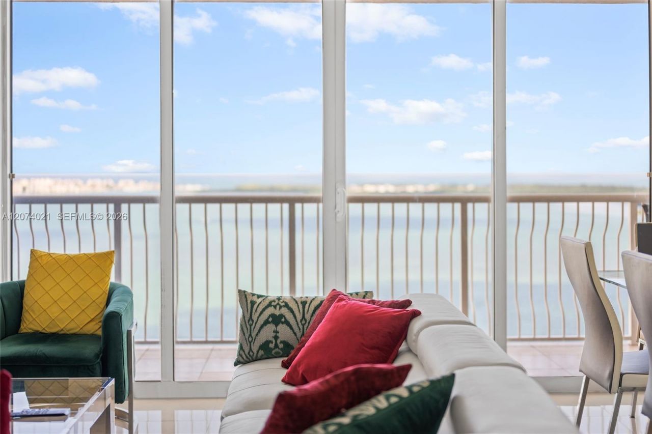 1200 Brickell Bay Dr , Unit 3701, Miami, FL 33131 Photo