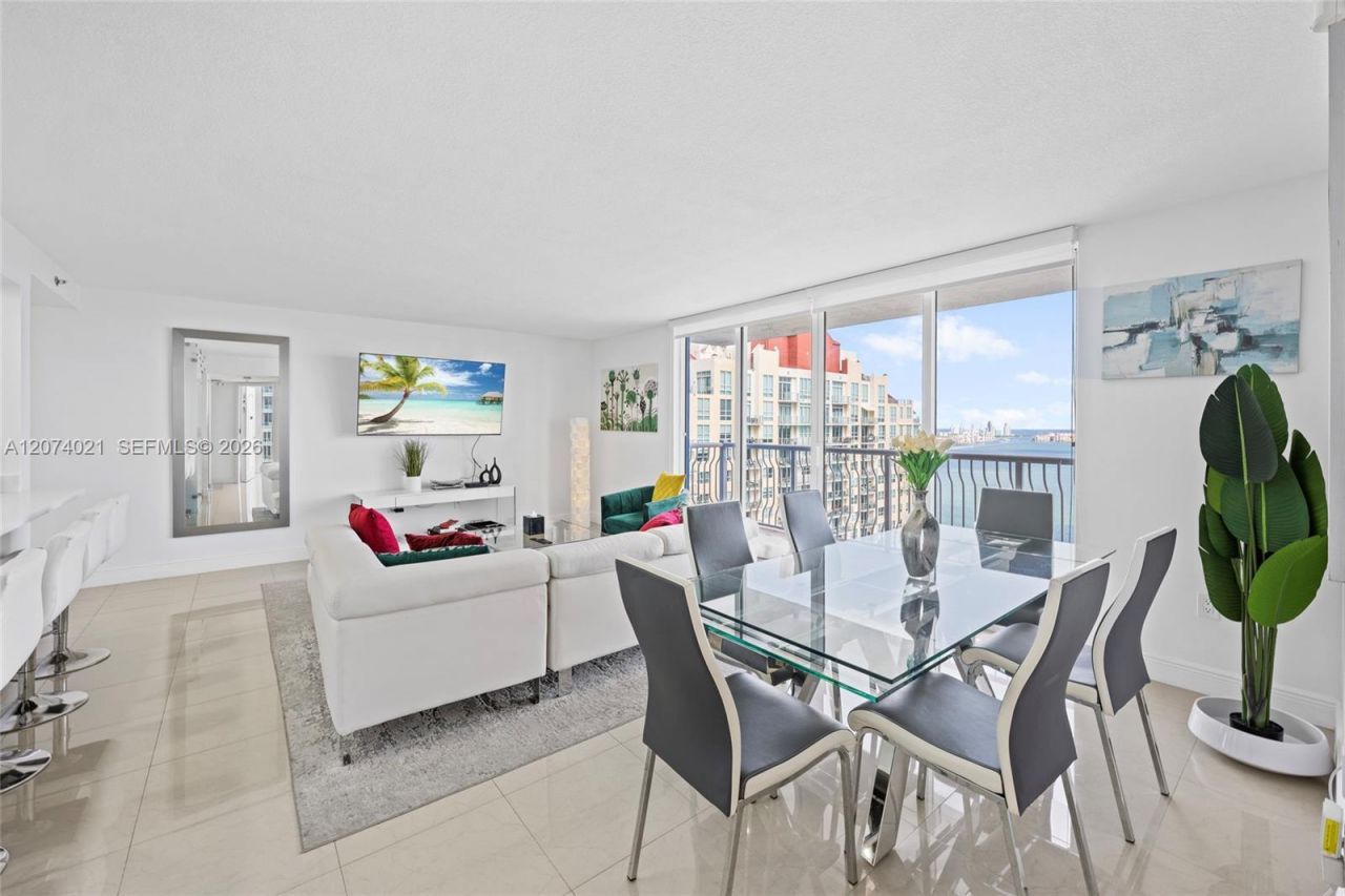 1200 Brickell Bay Dr , Unit 3701, Miami, FL 33131 Photo