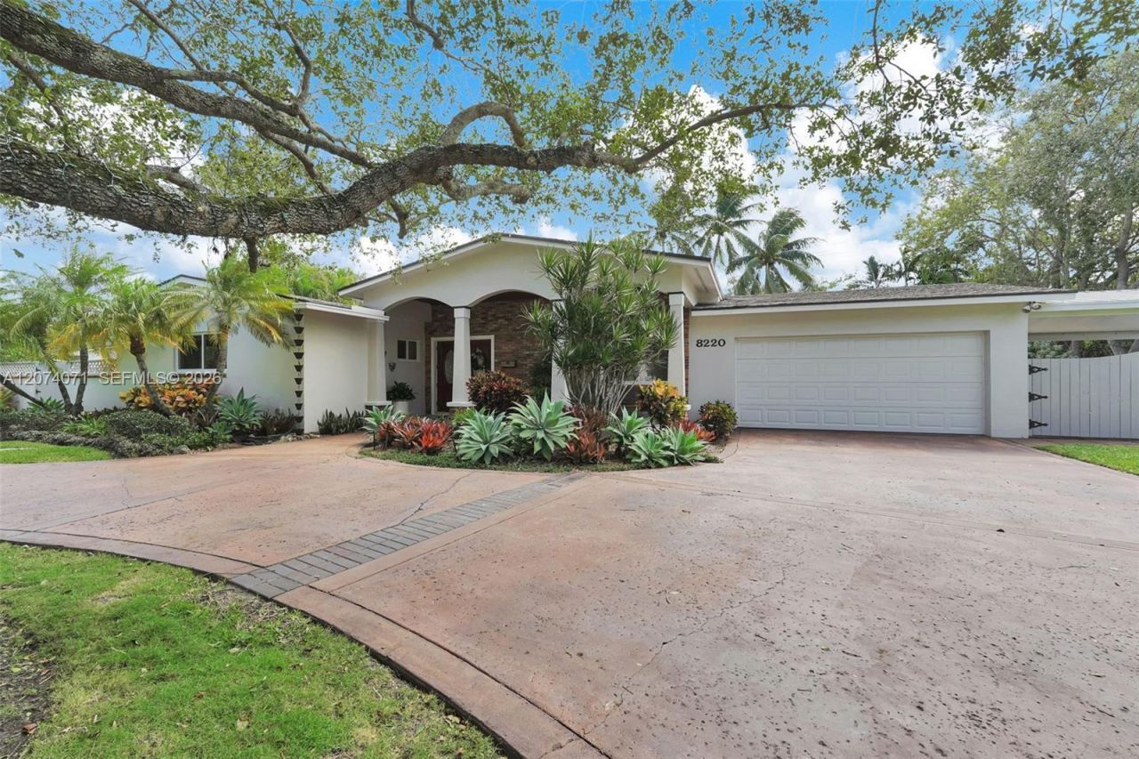 8220 SW 162nd St , Palmetto Bay, FL 33157 Photo