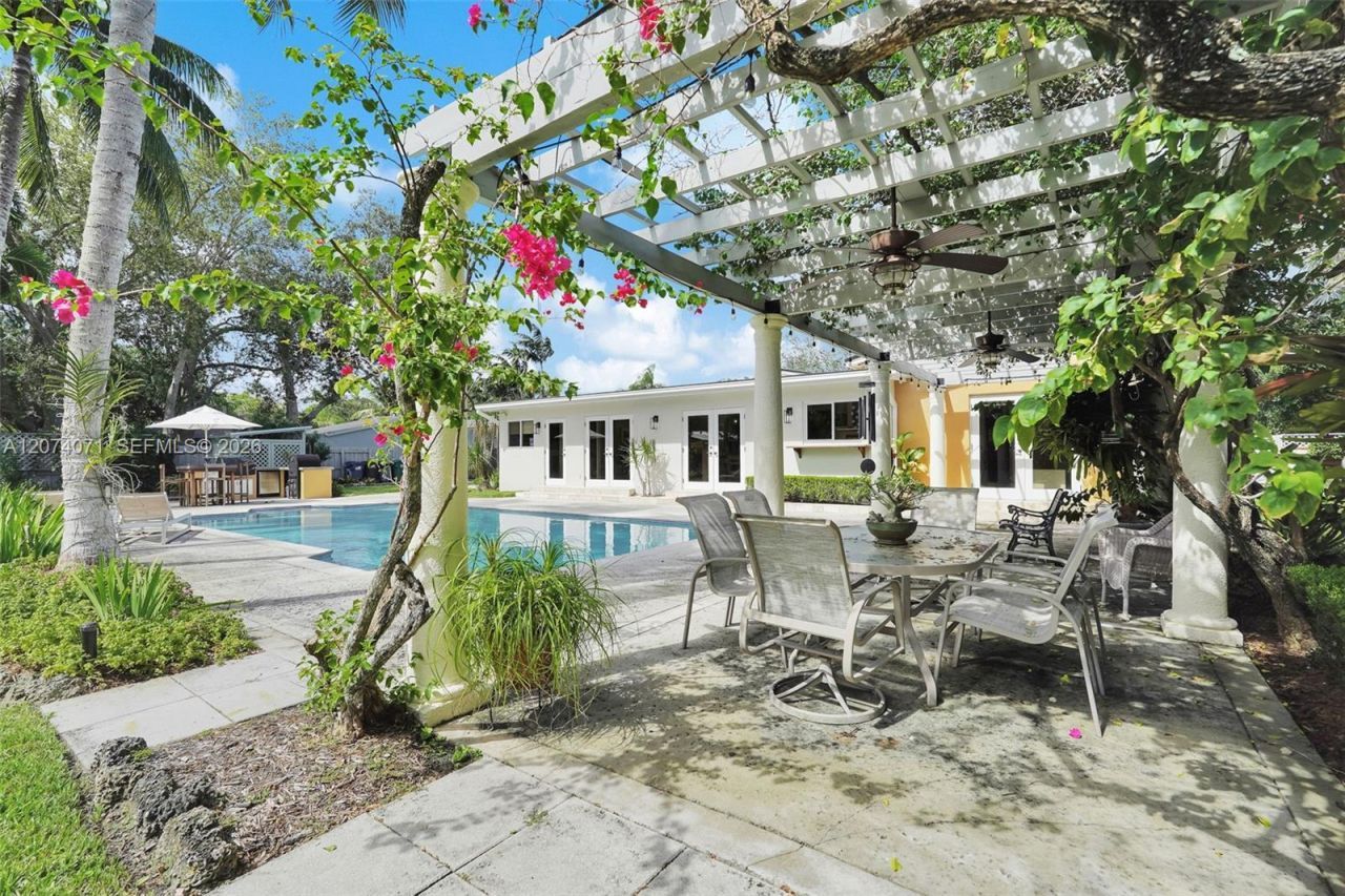 8220 SW 162nd St , Palmetto Bay, FL 33157 Photo