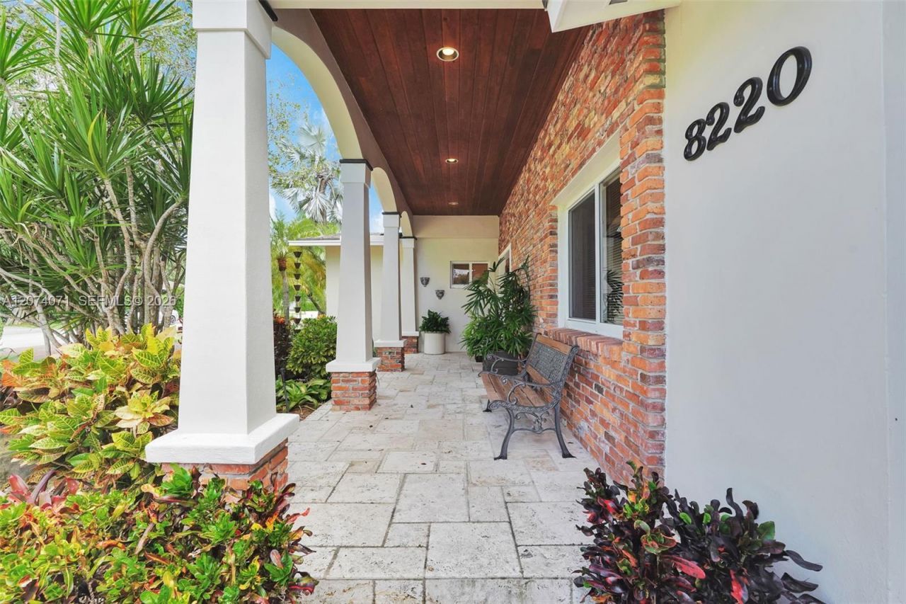 8220 SW 162nd St , Palmetto Bay, FL 33157 Photo