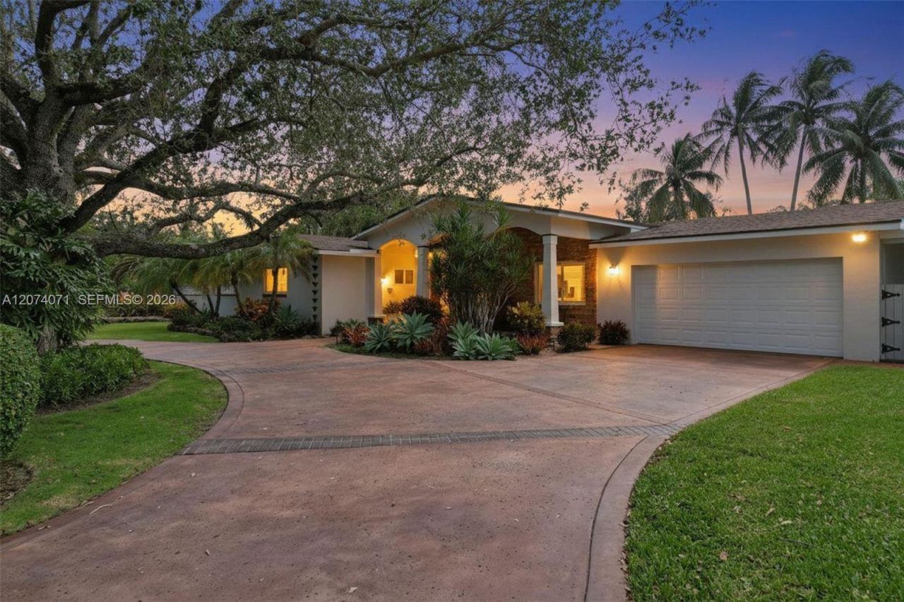 8220 SW 162nd St , Palmetto Bay, FL 33157 Photo