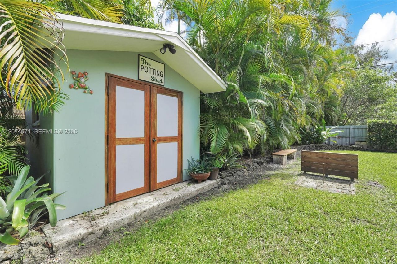 8220 SW 162nd St , Palmetto Bay, FL 33157 Photo