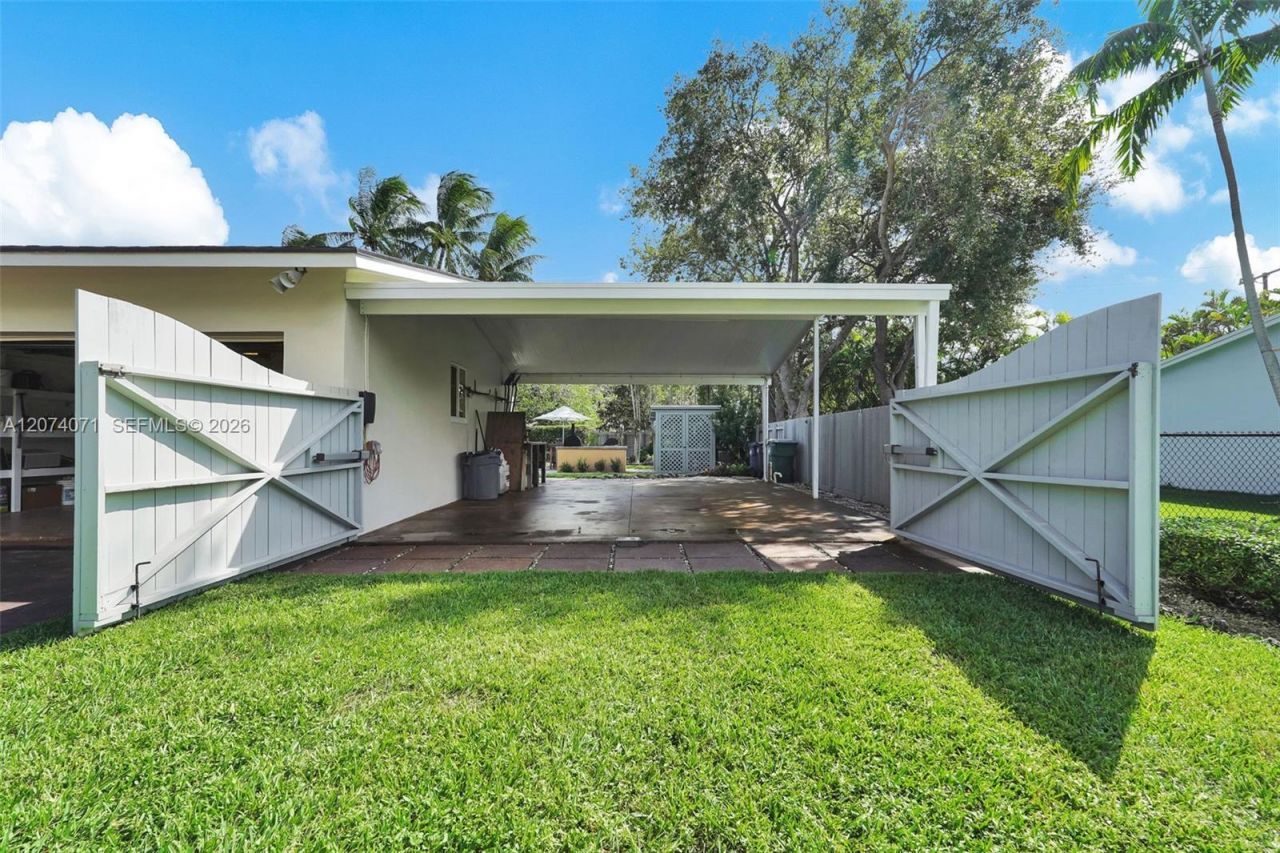 8220 SW 162nd St , Palmetto Bay, FL 33157 Photo