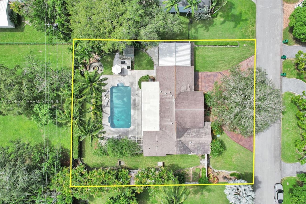 8220 SW 162nd St , Palmetto Bay, FL 33157 Photo