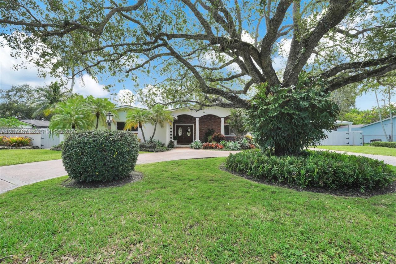 8220 SW 162nd St , Palmetto Bay, FL 33157 Photo