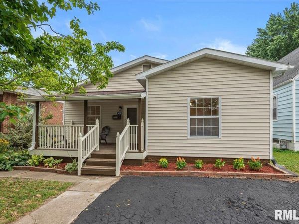 2004 S Pasfield Street, Springfield, IL 62704
