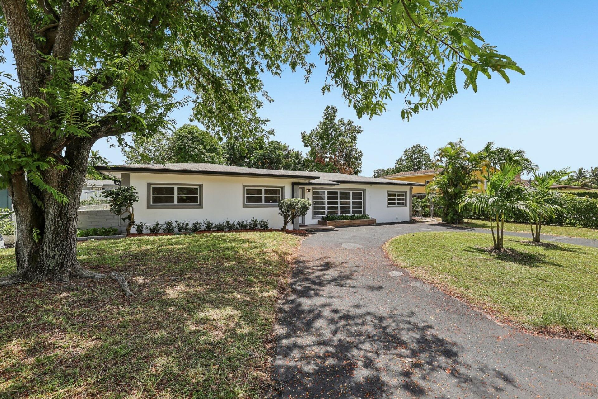 1040 NW 149th Street, Miami, FL 33168 Main Photo