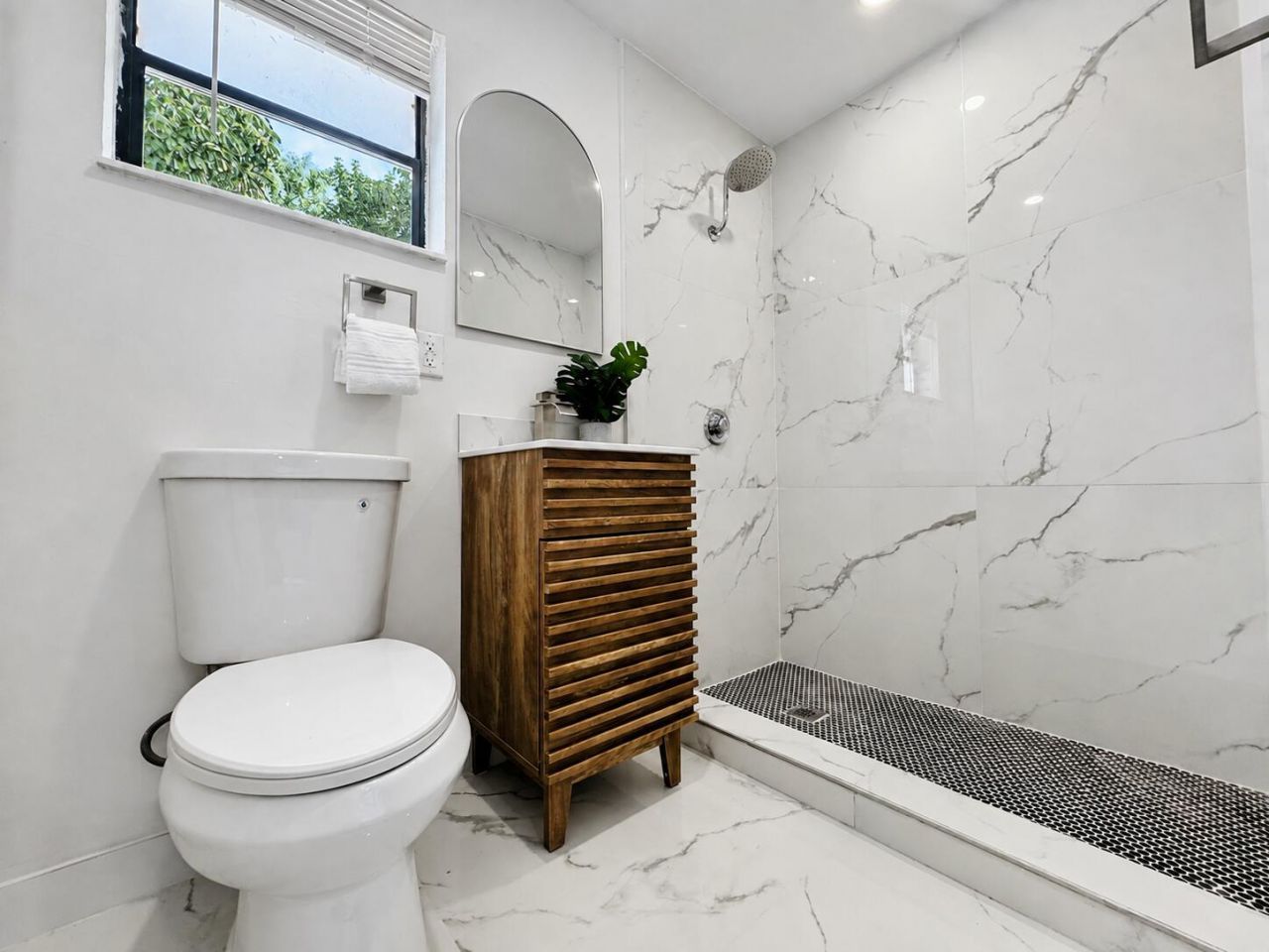 1040 NW 149th Street, Miami, FL 33168 Photo