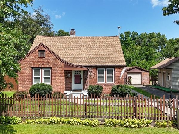 41 Park St, Agawam, MA 01030
