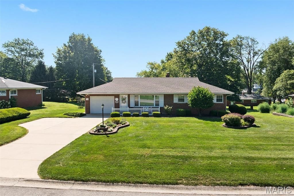 112 Crest Haven Drive, Belleville, IL 62221 Main Photo