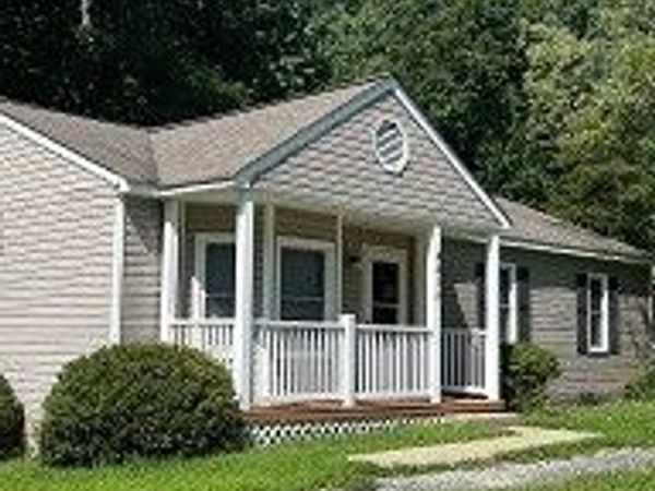 4418 Bridgewood Road , Midlothian, VA 23112