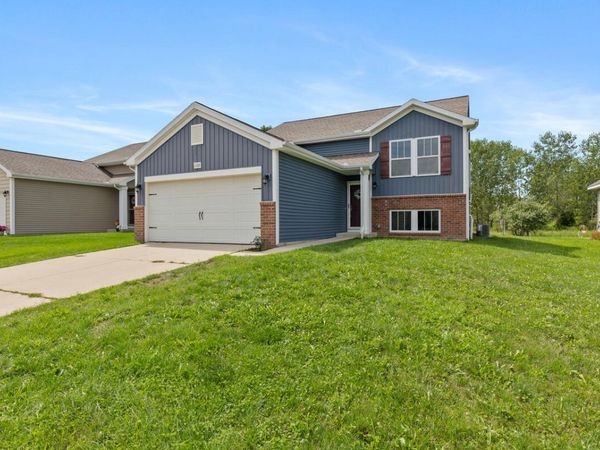 6605 Moss Lake Drive, Hudsonville, MI 49426