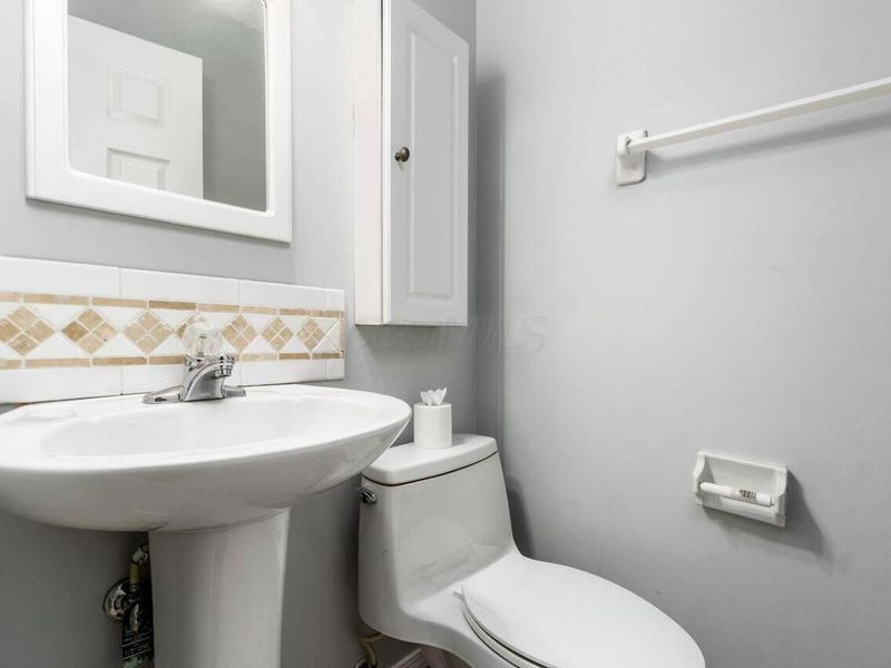 5417 E Valley Lane E, Columbus, OH 43231 Photo 12
