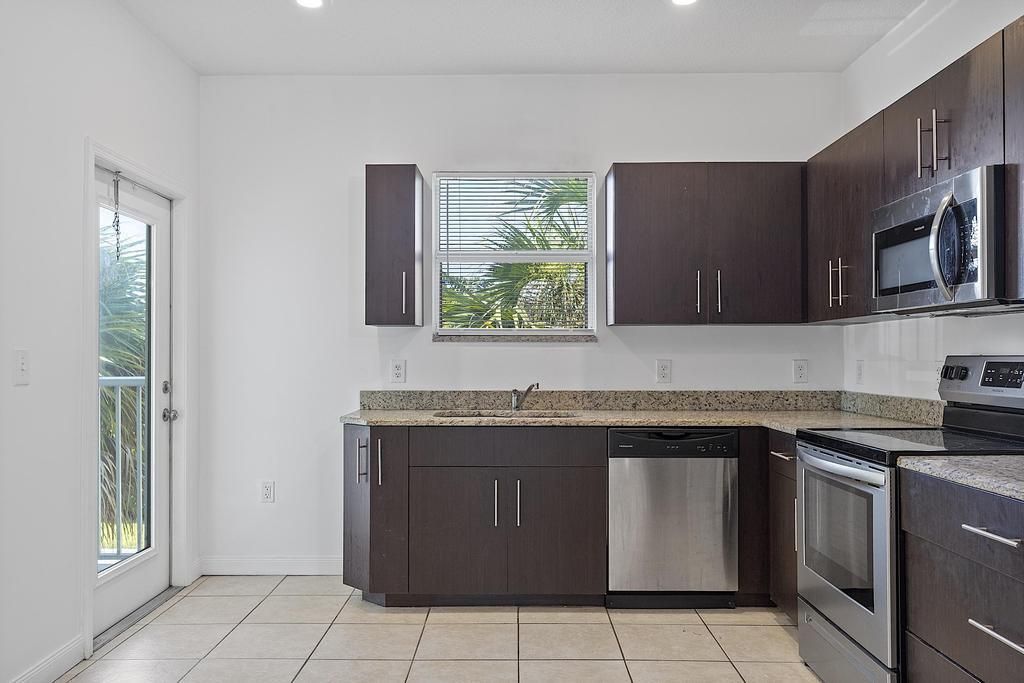 105 2nd Street, Unit 3, Lake Park, FL 33403 Photo