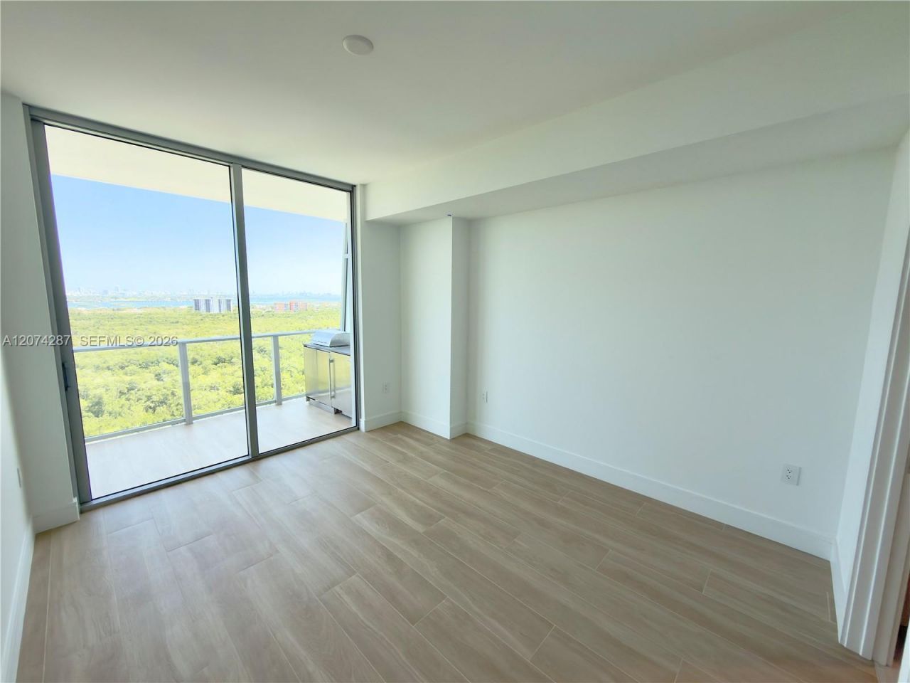 2411 Laguna Circle , Unit 1503, North Miami, FL 33181 Photo
