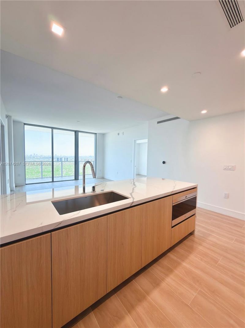 2411 Laguna Circle , Unit 1503, North Miami, FL 33181 Photo