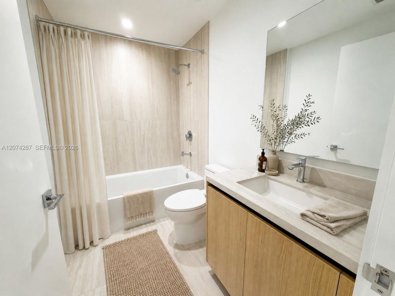 2411 Laguna Circle , Unit 1503, North Miami, FL 33181 Photo