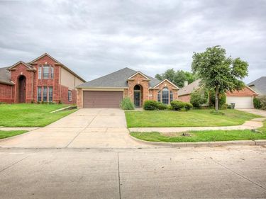 4637 Parkmount Drive, Fort Worth, TX 76137